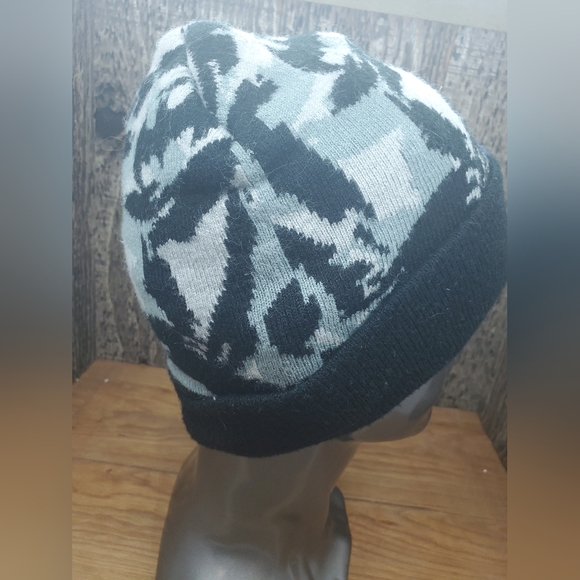 Batman Young Kids Youth Beanie Fleece Winter Hat Black & Gray Unisex - Picture 6 of 8